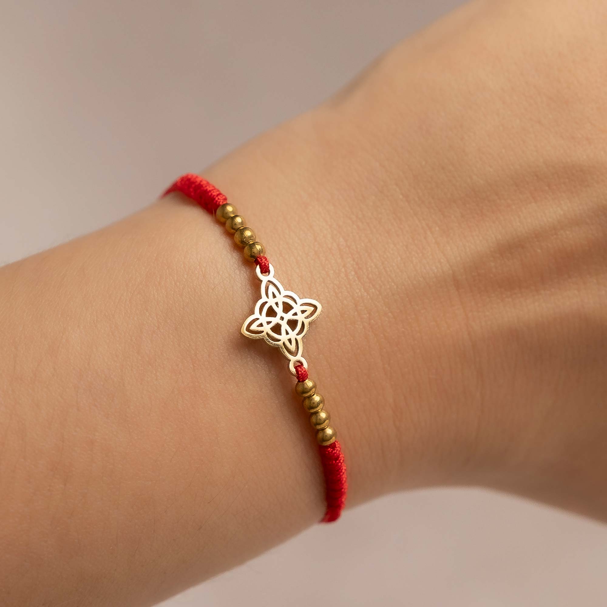 Pulsera Nudo Bruja Roja Gold