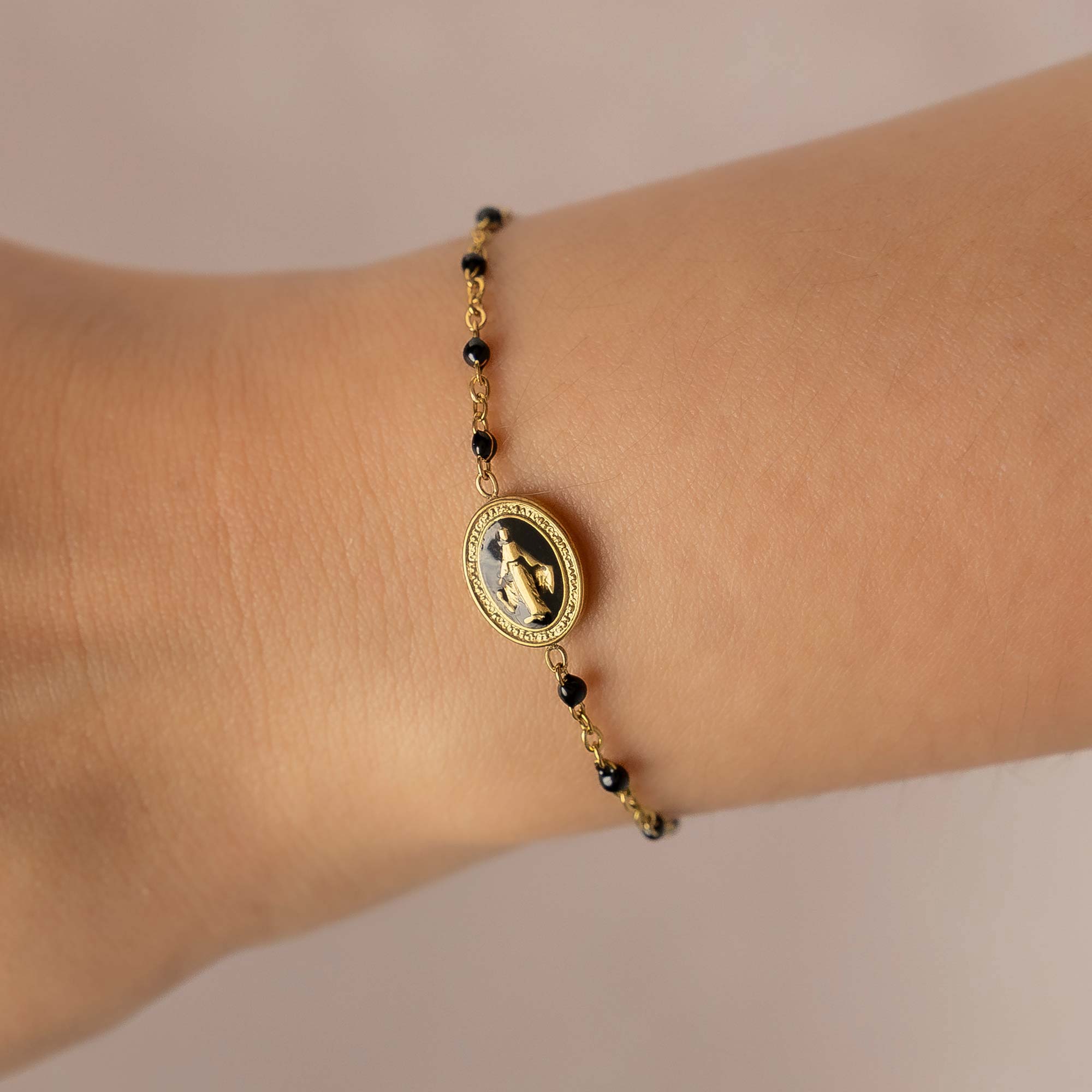 Pulsera Virgen Negra Gold