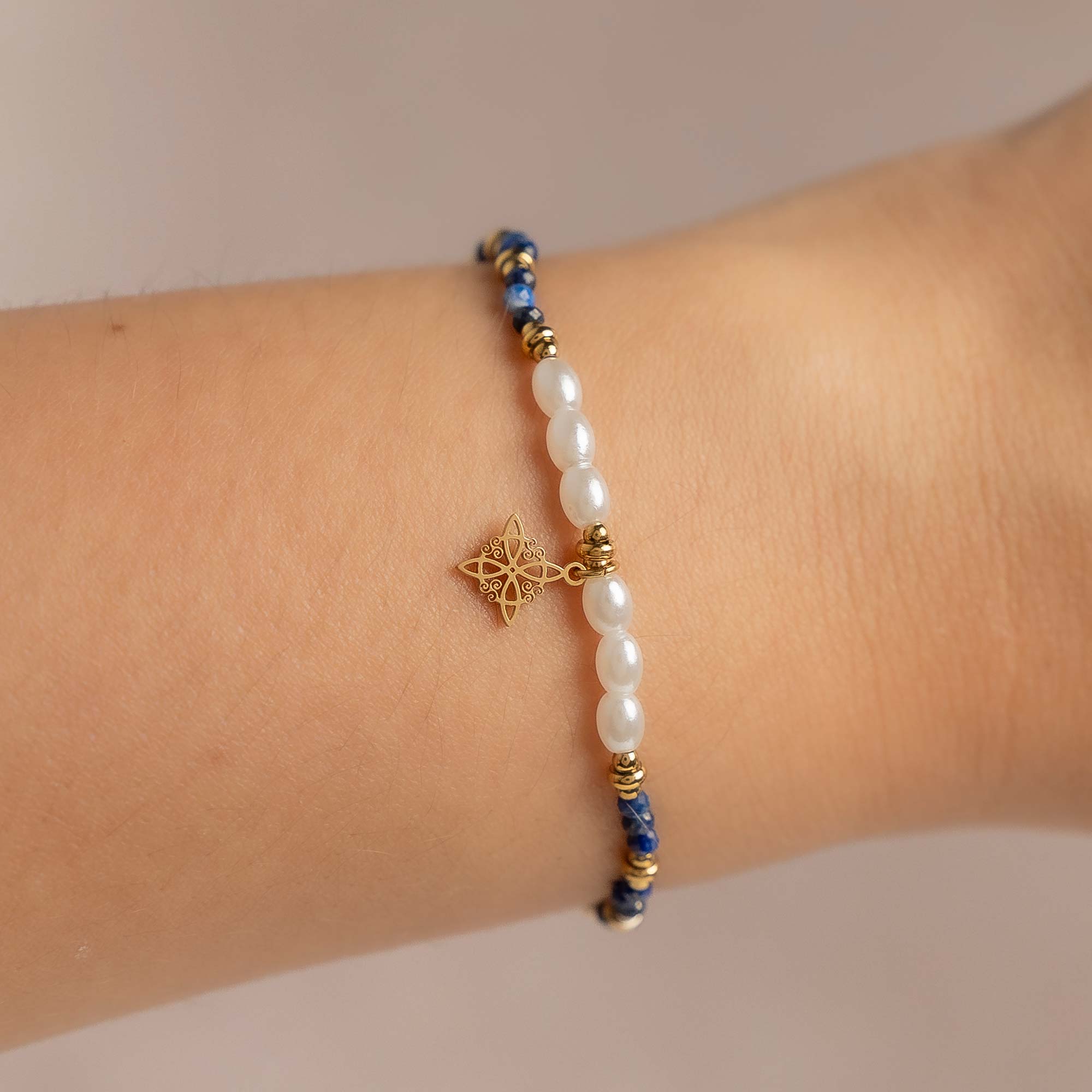 Pulsera Perlas Lapislazuli Nudo Bruja Gold