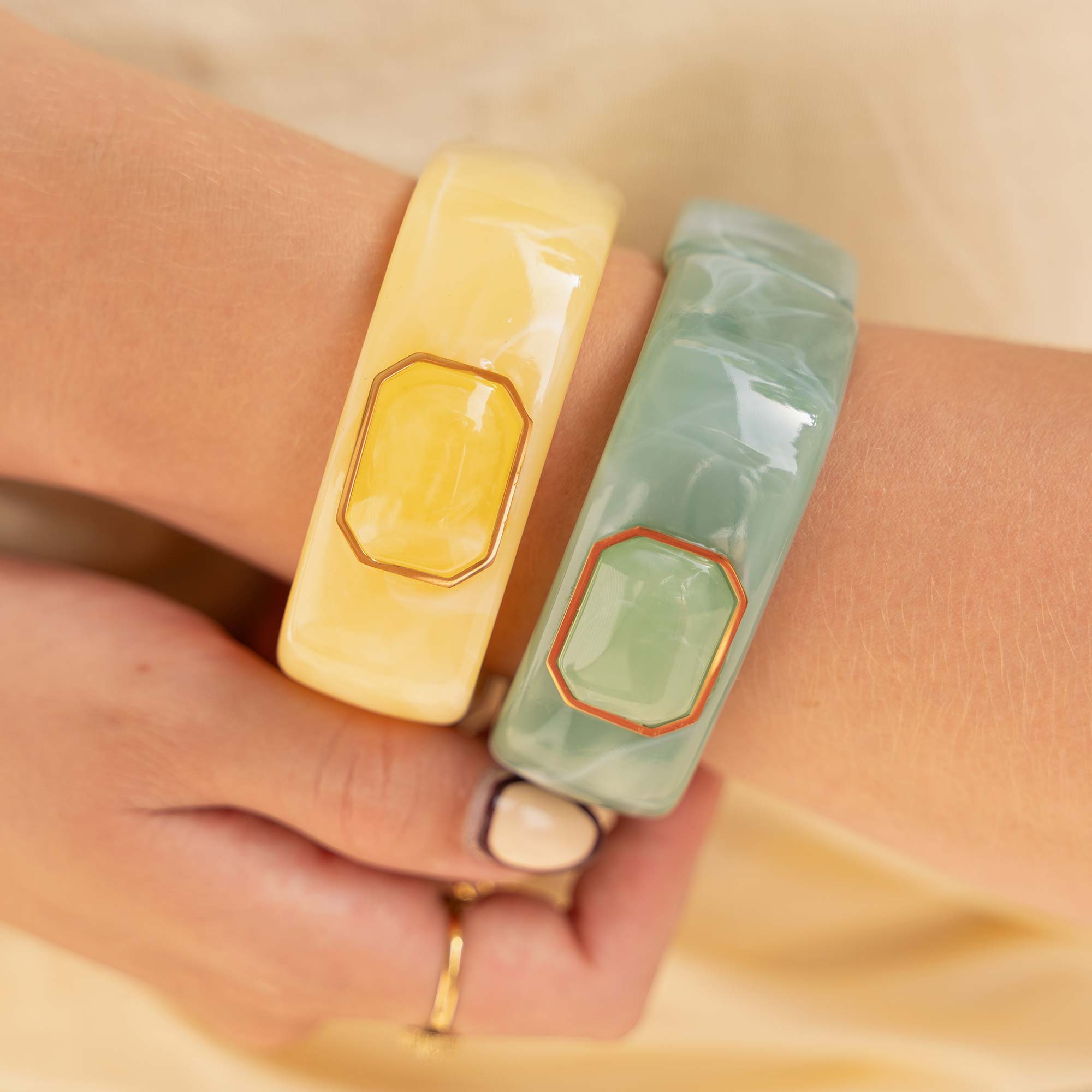 Brazalete Devotion Amarillo Gold - Imagen 2