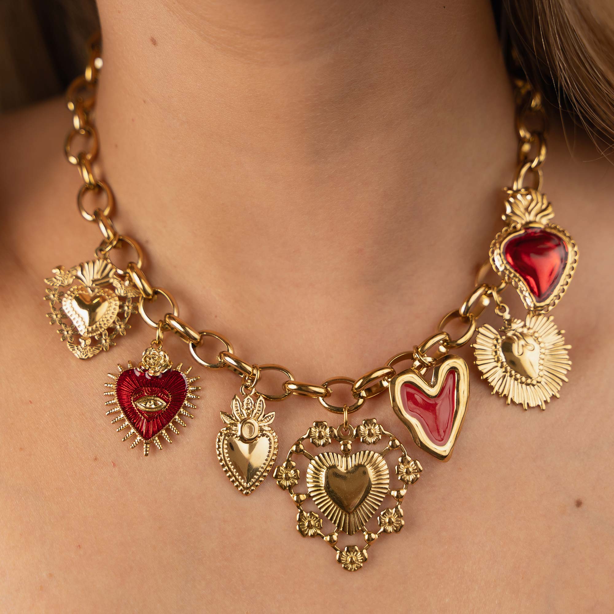 Collar Corazones Sagrados Red Gold